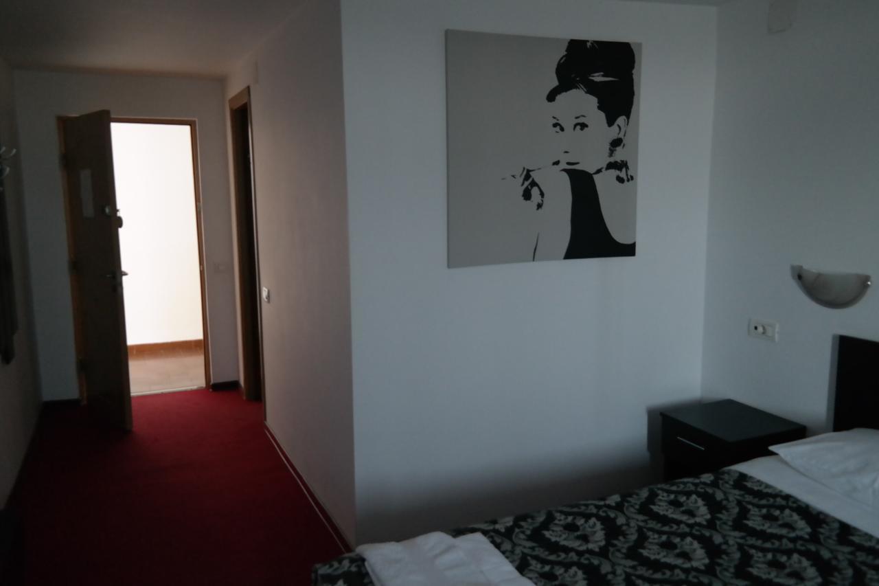 Motel Valentina Ion Roata Exterior photo